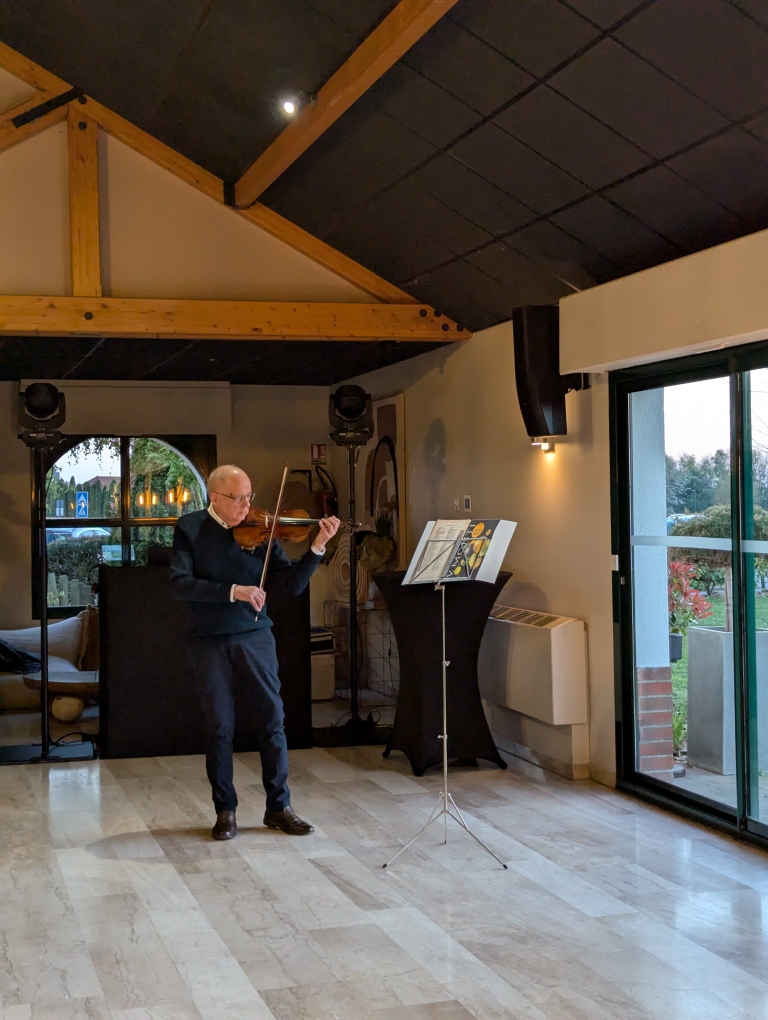 PXL 20250410 183812152