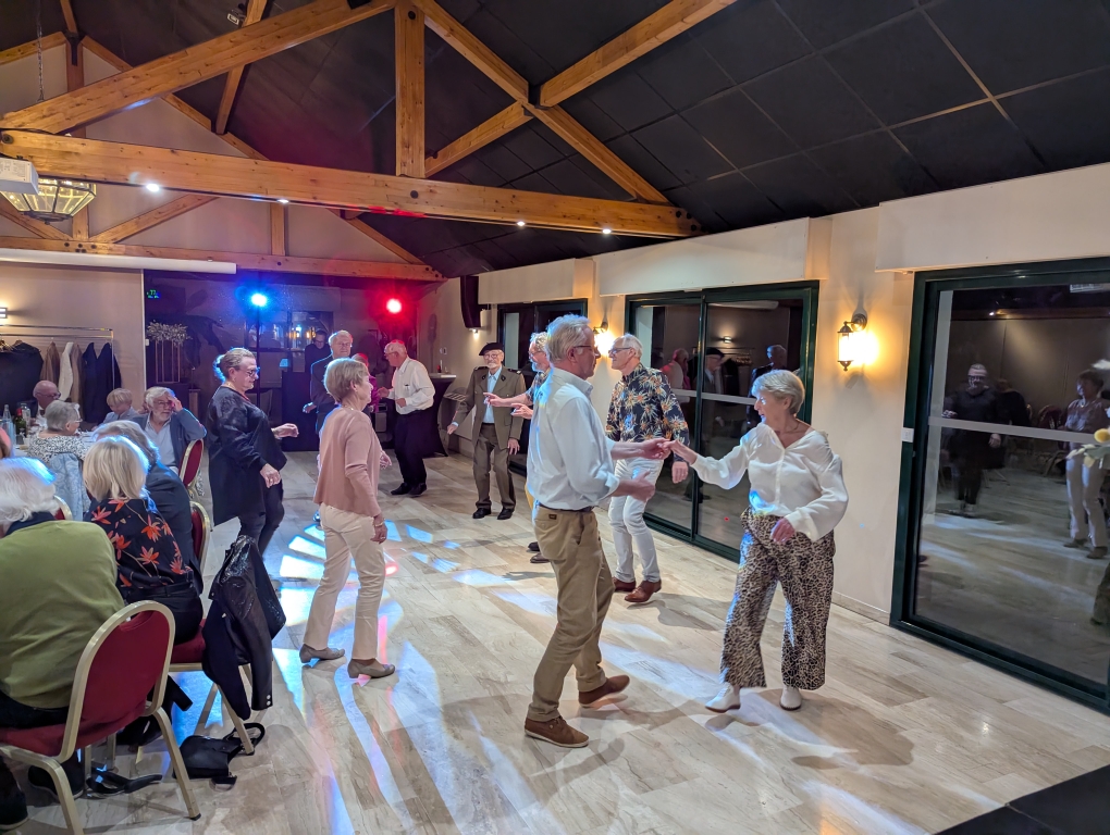 PXL 20250410 195807916NIGHT