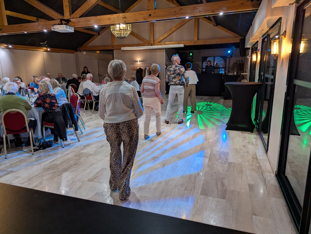 PXL 20250410 205055079